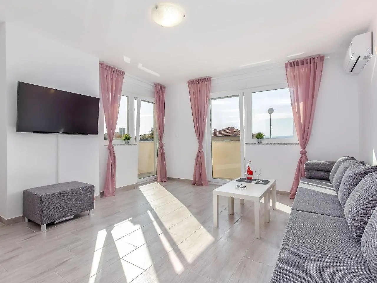 Peaceful Villa In Dramalj With Bubble Bath