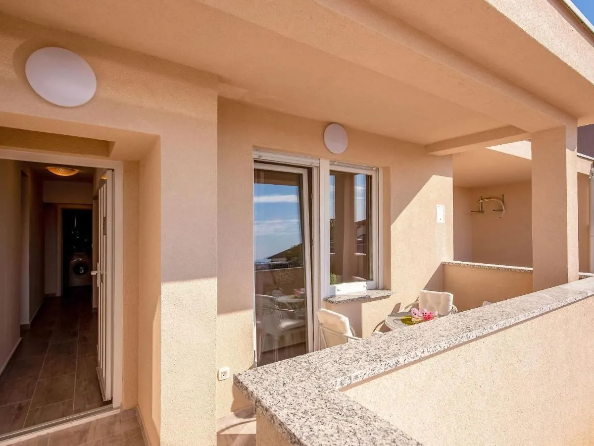 Peaceful Villa In Dramalj With Bubble Bath 0*,