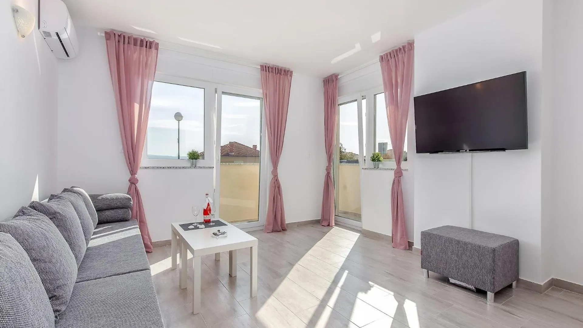 Peaceful Villa In Dramalj With Bubble Bath 0*,