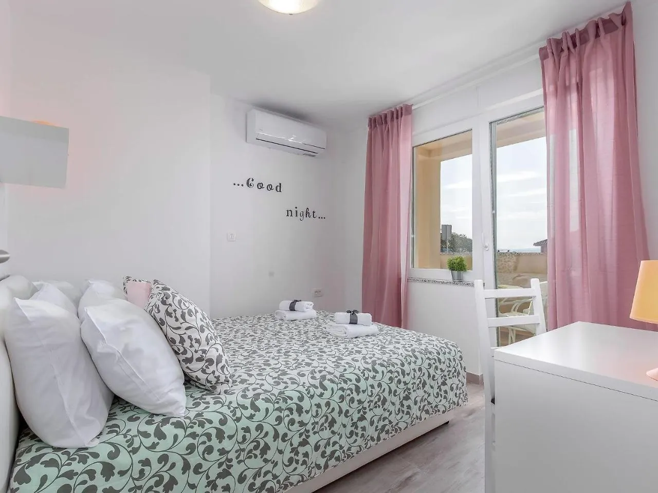 Peaceful Villa In Dramalj With Bubble Bath