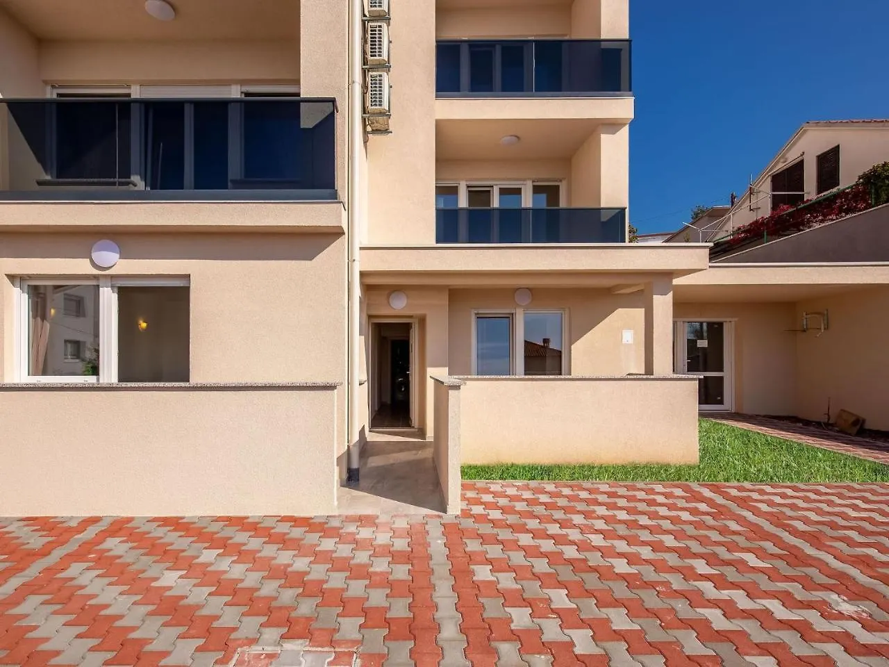 Peaceful Villa In Dramalj With Bubble Bath